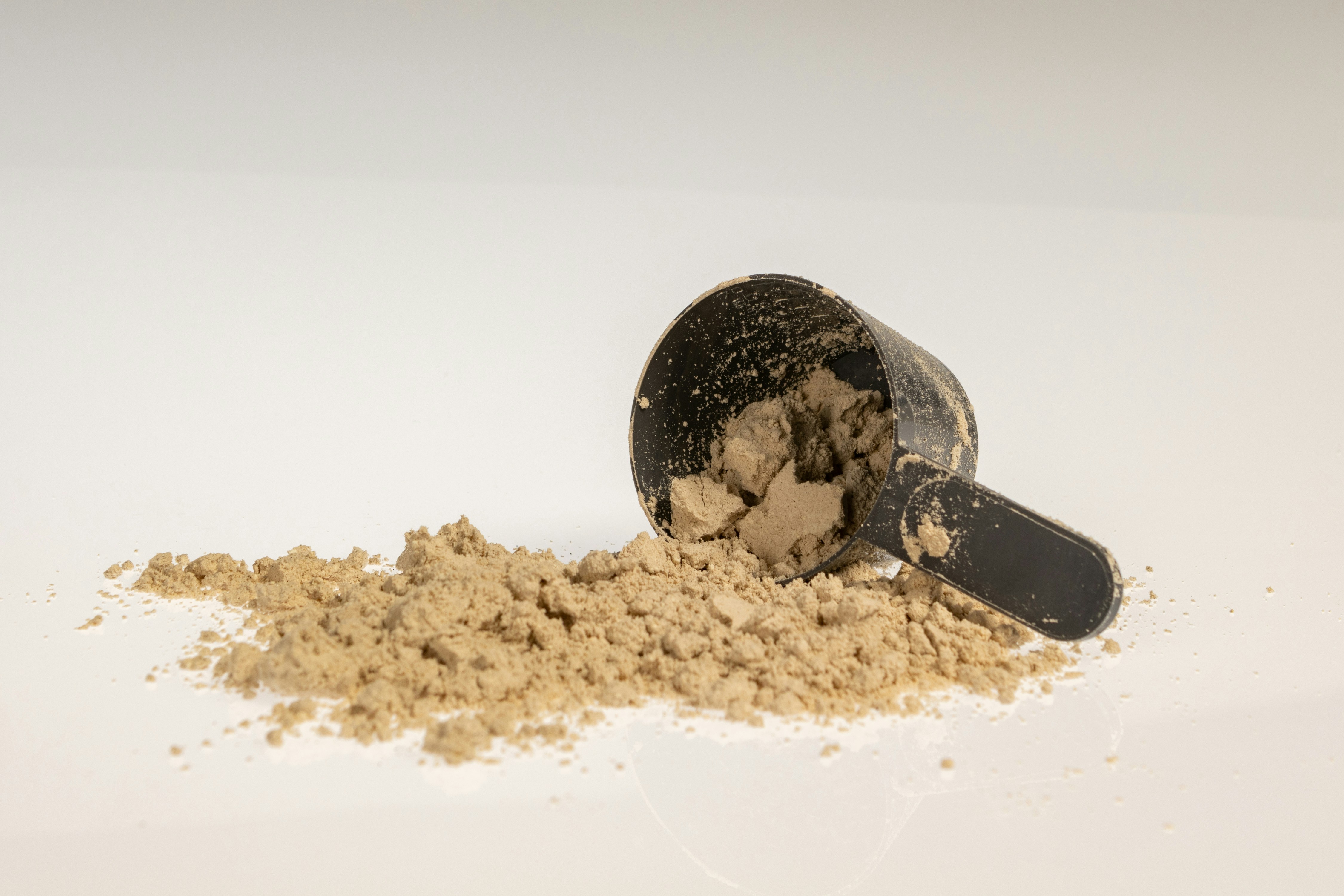 Cold-pressed botanical powder with scoop